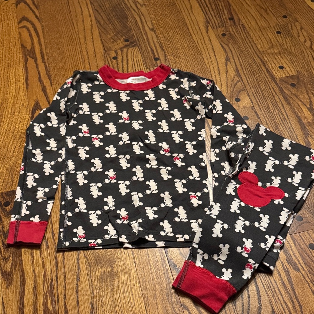 Hanna Andersson Disney Mickey Pajama set size 120(6-7)
